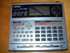 Boss DR880