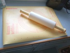 Tupperware Teigroller und Backunterlage