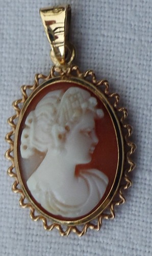 Antikes goldenes medallion - goldenes,