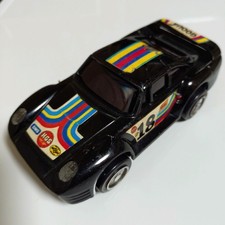 Oldtimer Spielzeugauto Reparaturbedürftig