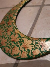 Holzanhänger Mond sichelförmig, bemalt, Blumen, grün/gold/rot, Höhe 13 cm