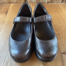 Women's sz 8.5 M MBT Tunisha