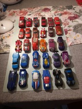 Konvolut aus 30 Hotwheels Spielzeugautos  1:64 bespielt