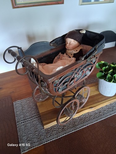 Antiker puppenwagen puppe - puppenwagen,