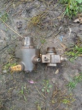 T174 bagger 2x Verteilerstücke für die Bremse ,Königswelle