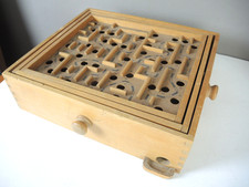 älteres Geschicklichkeitsspiel Labyrinth Spiel aus Holz 33x 29x 9,5cm + 10Kugeln
