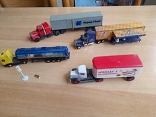 4 Modell-Autos, Werbetrucks
