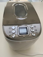 Brotbackautomat mit vielen Backprogrammen für grosse Brote mit Zubehör 