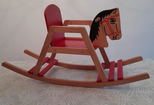 Schaukelpferd aus holz - aus,