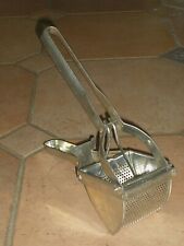 Alte Püreepresse / Ideal für Gebrauch oder Deko Küche Innen Vintage