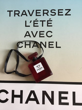 Neuer Acryl Chanel Anhänger "No5 L'Eau" in Flakon-Optik, aus limit. Red Edition