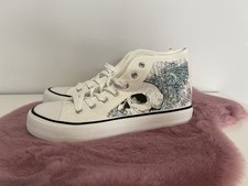 ? Stoffschuhe Totenkopf - weis / creme Gr. 41 ?