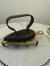 kleines antikes Bügeleisen