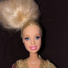 Barbie Puppe In Tollem Gold Design Mit Passendem Outfit Schuhen Beehive Bouffant