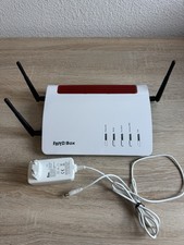 Fritz Box 7590 Router mit Netzteil und Kabel verstärkt mit 3 Antennen 