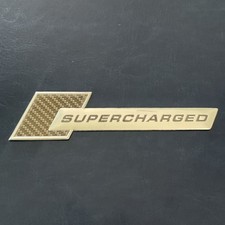 3D Emblem Logo Aluminium Aufkleber Supercharged Schwarz Chrom 11 x 2,7 cm 