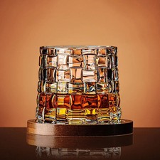 Whiskyglas mit Sockel