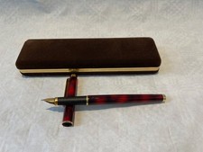 Füllfederhalter von Rotring mit Etui