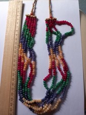 Kette aus vielen Edelsteinen