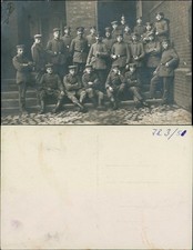 Foto  Soldaten auf Treppe, Ziegelstein Haus 1.WK 1916 Privatfoto