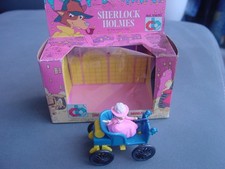 Sherlock Holmes im Auto MARTHA