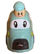 Spielzeugauto mit Fahrer Figur