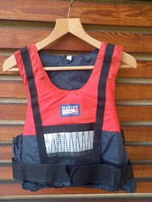 Schwimmweste von MARINE POOL und Helm von HIKO Buckaroo