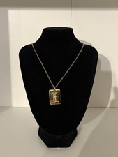 Goldene Kette mit rechteckigem Anhänger – Buchstabe „L“ Initiale Schmuck