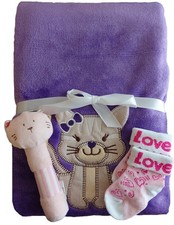 Babydecke mit Namen bestickt + Zugabe Babysocken oder Rassel Geschenk Baby Taufe