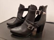 Ausgefallene Biker Stiefeletten mit Absatz