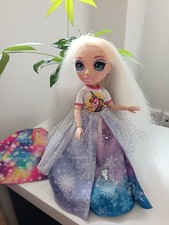 Einhorn Puppe, Spielpuppe, Regenbogenpuppe mit Wechselkleidung, Barbie