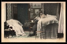 AK Mann kniet am Bett von