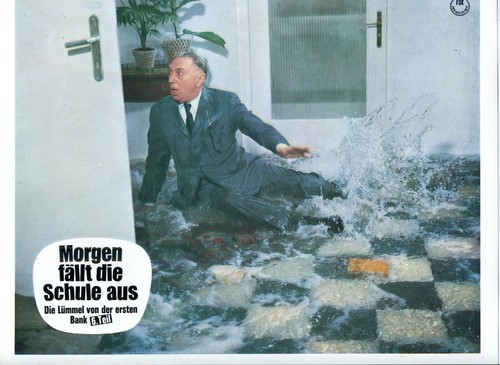 Morgen fällt die schule aus - fÄllt,