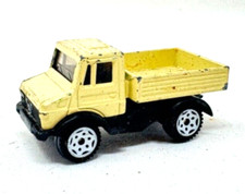 Siku 1026 Mercedes Unimog ohne Plane - Rotes Kreuz