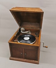 9270006 Tisch-Grammophon um 1920 40x48x38cm