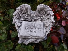 Steinfigur Grabschmuck Buch in Flügel "Ich vermisse Dich"   Frostfest Grab Deko