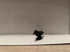 Schleich 10023 Rabe Mini Vogel Schwarz weiße Augen roter Schnabel / Weich