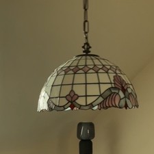 Tiffany Deckenleuchte hängend mit Kette, Glasmalerei, Elegante Lampe