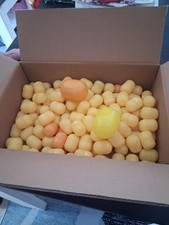 115 leere Ü-Eier  + 2 Maxi