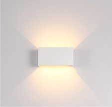 MODERN LED WANDLEUCHTE