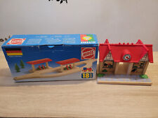 HEROS Bahnset Nr. 44652 - Holzeisenbahn-Set mit 18 Teilen + Bahnhof Gebäude