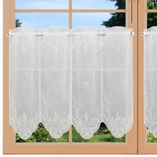 Bestickte Scheibengardine