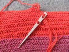 Nalbinding Naalbinding Handarbeit helles Holz 2 große Augen 15 cm NEU