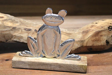 Alu-Frosch a. Holzsockel
