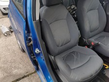 Chevrolet Spark M300 Fahrersitz Sitz Autositz vorn rechts Stoff