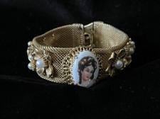 Florenza Cameo Mesh Pearls