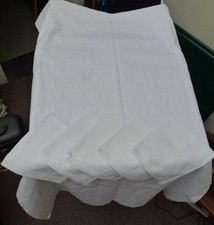 Große Baumwolltischdecke und Servietten.