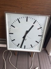 Große Uhr Pragotron doppelseitig Bahnhofsuhr / Industrieuhr