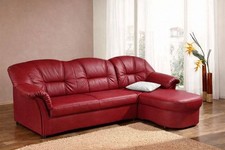 ein bequemes und großes Sofa