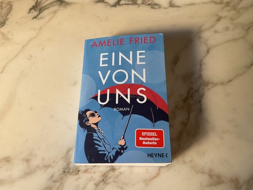 Eine von uns das - eine,